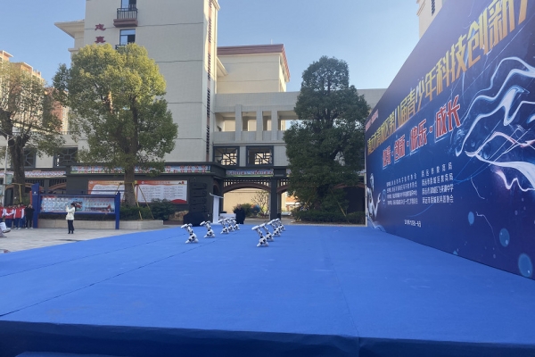 清遠(yuǎn)宇舵科技機(jī)器人參加飛來(lái)湖中學(xué)科技節(jié)